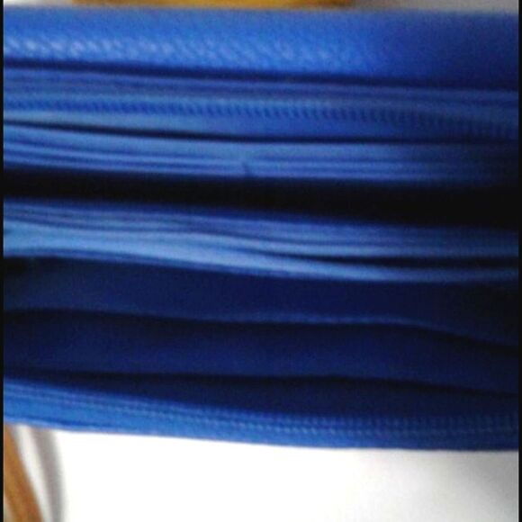 Nautica Blue & Tan Leather Multipocket Wristlet - Picture 6 of 7